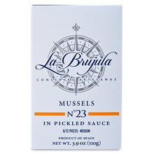 Tin of La Brujula Mussels in white box