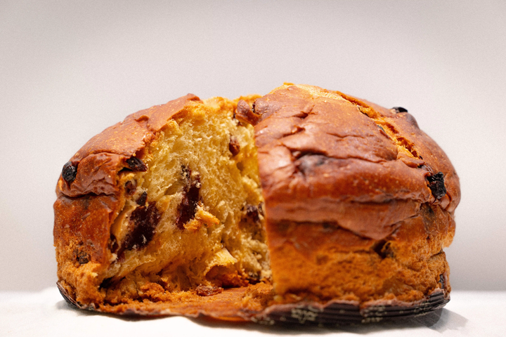 Panettone with wine reduction and raisins